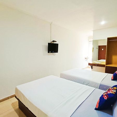 Yutaka Inn Dukuh Kupang Surabaya Exterior photo