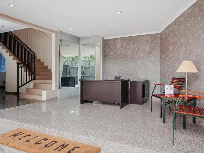 Yutaka Inn Dukuh Kupang Surabaya Exterior photo