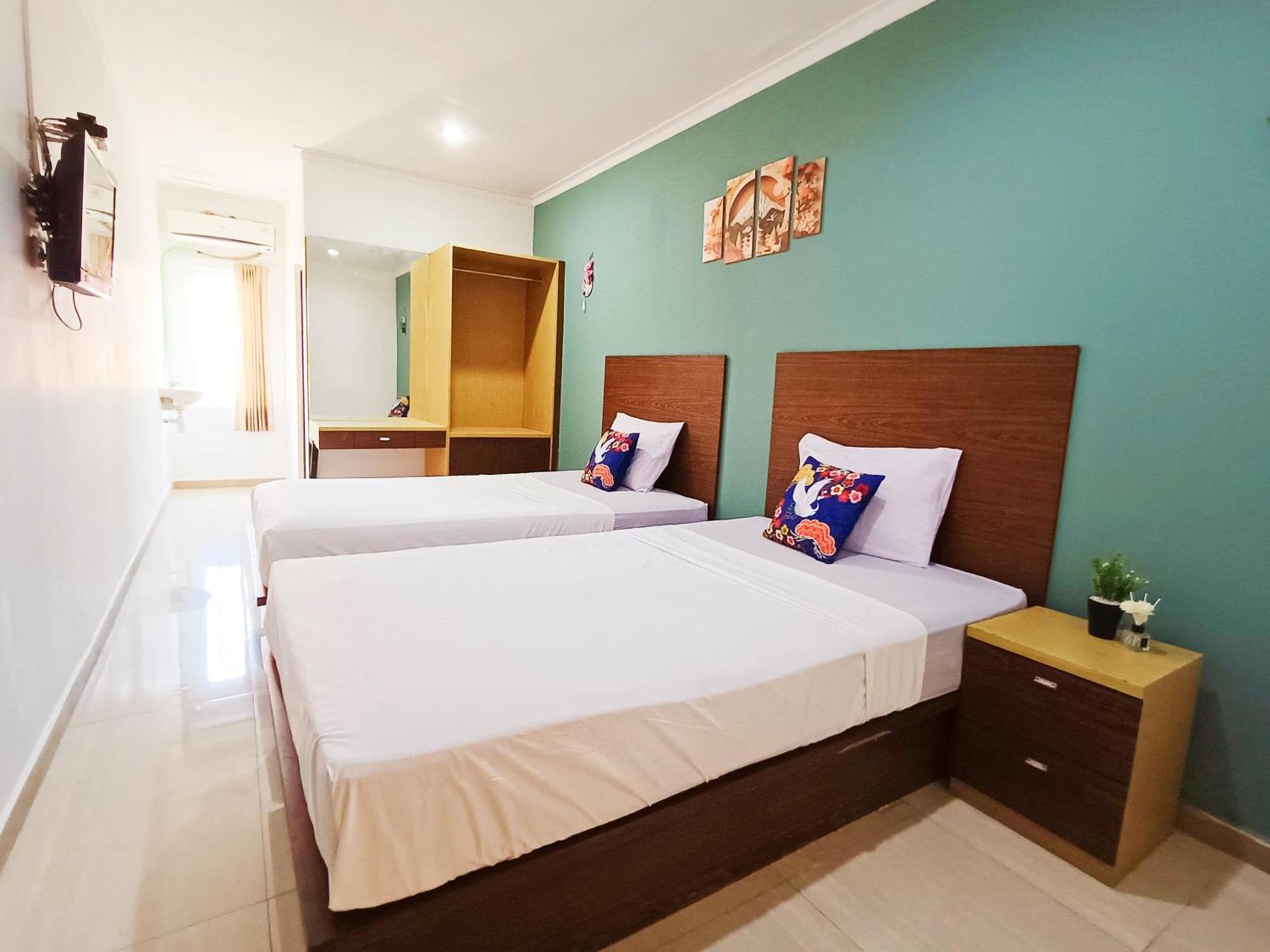 Yutaka Inn Dukuh Kupang Surabaya Exterior photo